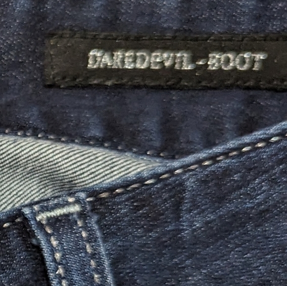 Guess daredevil boot cut jeans, size 31 - Picture 2 of 6